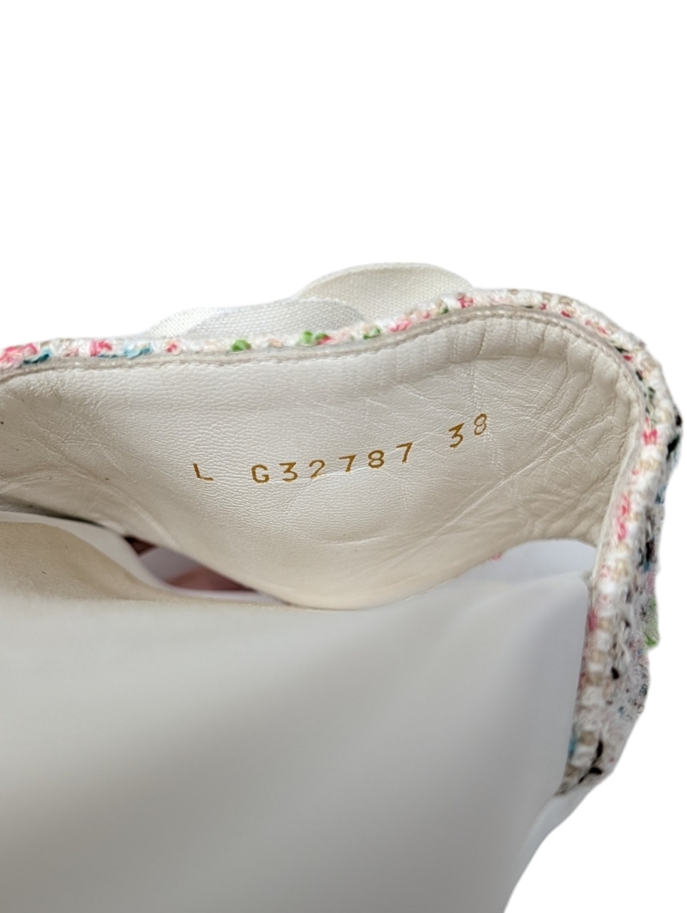 Chanel Camellia Tweed CC Logo Slide Rainbow White Rubber Pool Sandal 38 | 7.5 - Picture 10 of 13